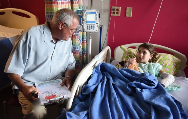 Brad Boring visits East Tennessee Children’s Hospital